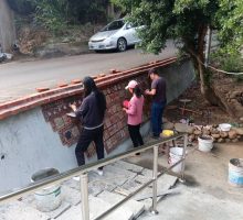 社區居民參與施作中